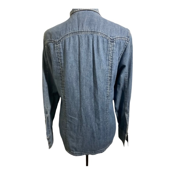 Duluth trading womens snap front pearlized buttons jean shirt. Size small - Picture 8 of 12